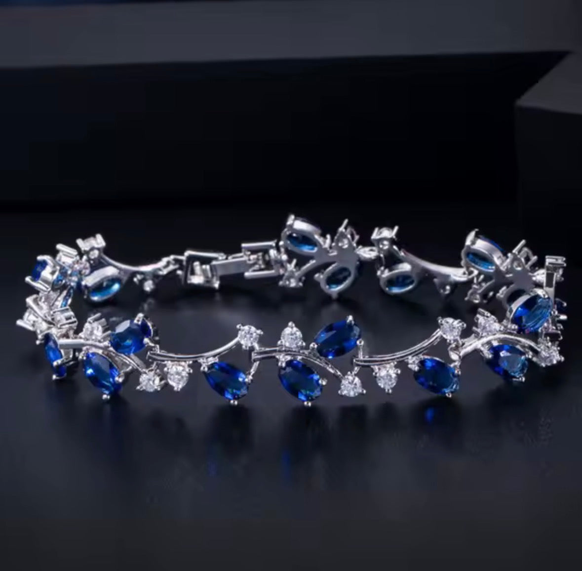 RoyalCharm™ - Merida